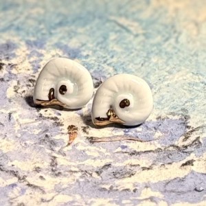 Porcelanowe kolczyki – Spiralne Muszle ze złotem